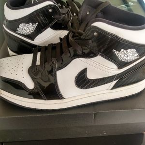 Air Jordan 1 mid SE ASE
